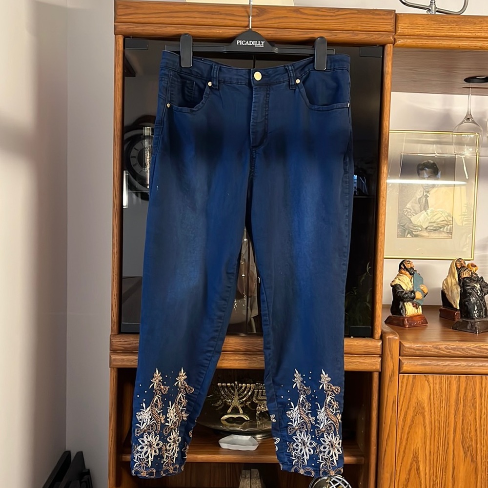 Joseph Ribkoff cropped style jeans .